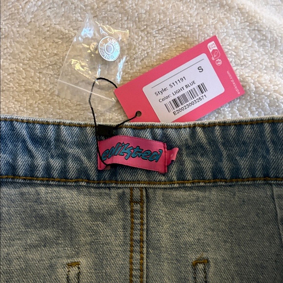 NWT Light Wash Edikted Raw Hem Jean Skirt - Picture 4 of 5
